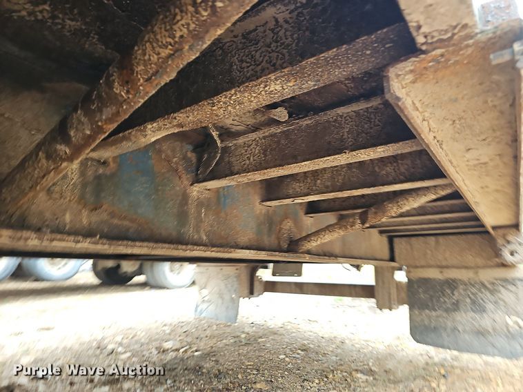 image for item NP9056 2006 Trail King TK70LCS-532  drop deck trailer