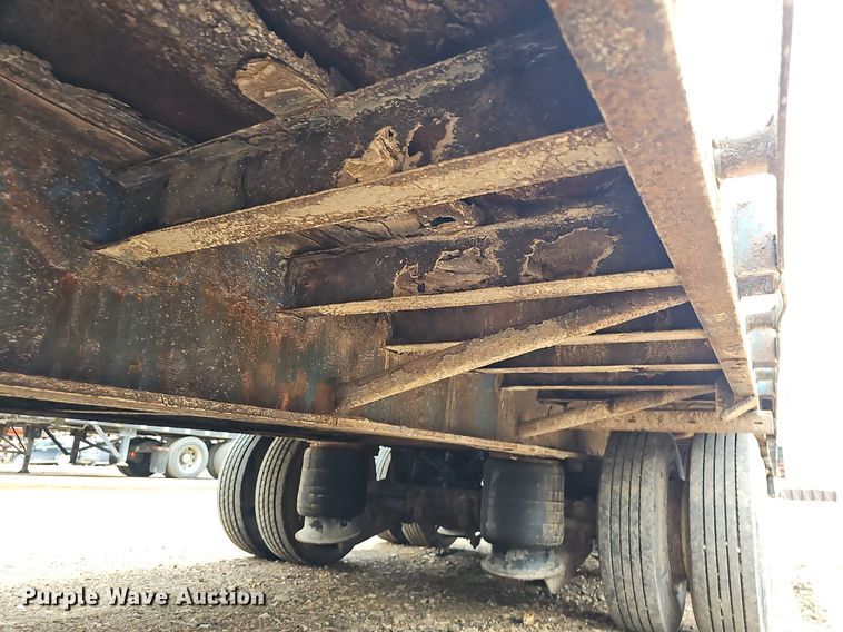 image for item NP9056 2006 Trail King TK70LCS-532  drop deck trailer