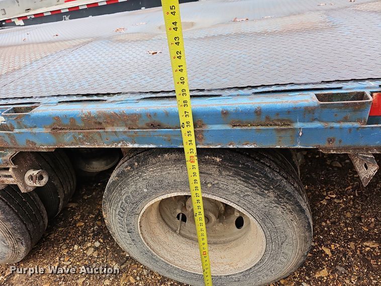 image for item NP9056 2006 Trail King TK70LCS-532  drop deck trailer