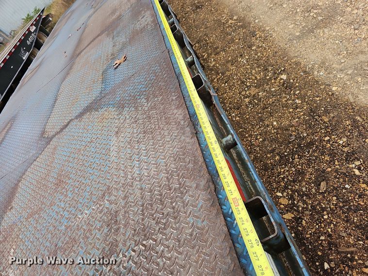 image for item NP9056 2006 Trail King TK70LCS-532  drop deck trailer