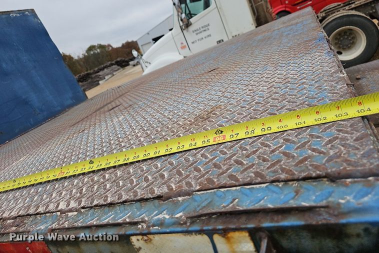 image for item NP9056 2006 Trail King TK70LCS-532  drop deck trailer