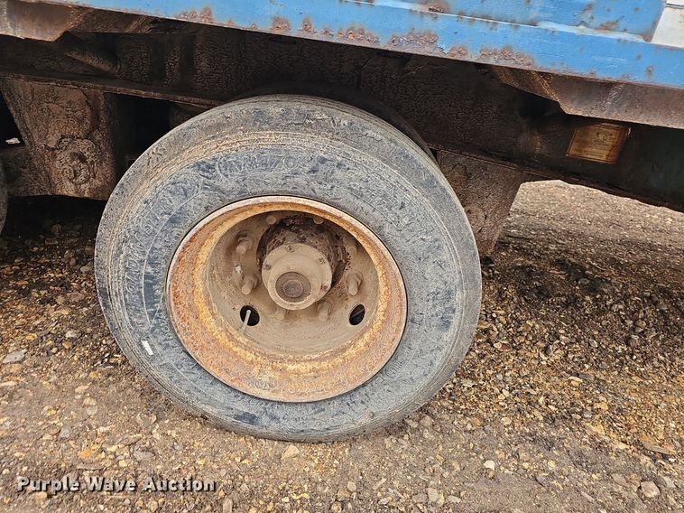 image for item NP9056 2006 Trail King TK70LCS-532  drop deck trailer