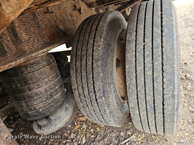 image for item NP9056 2006 Trail King TK70LCS-532  drop deck trailer