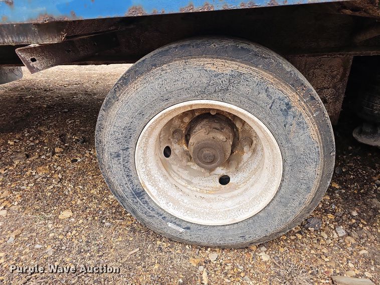 image for item NP9056 2006 Trail King TK70LCS-532  drop deck trailer