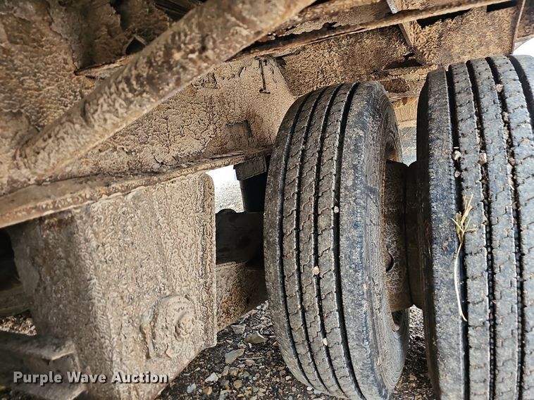 image for item NP9056 2006 Trail King TK70LCS-532  drop deck trailer