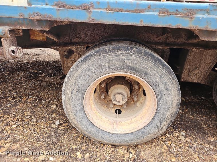 image for item NP9056 2006 Trail King TK70LCS-532  drop deck trailer