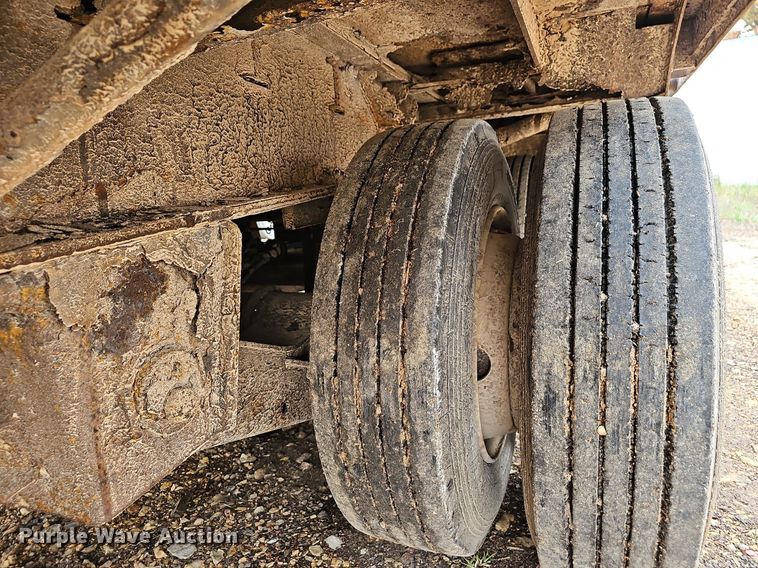 image for item NP9056 2006 Trail King TK70LCS-532  drop deck trailer