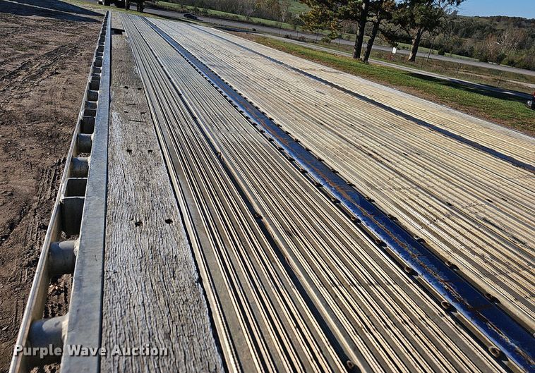 image for item NP9063 2013 Utility Trailer  flatbed trailer