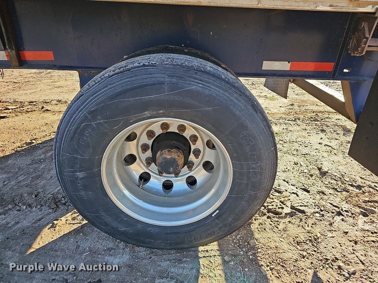 image for item NP9063 2013 Utility Trailer  flatbed trailer