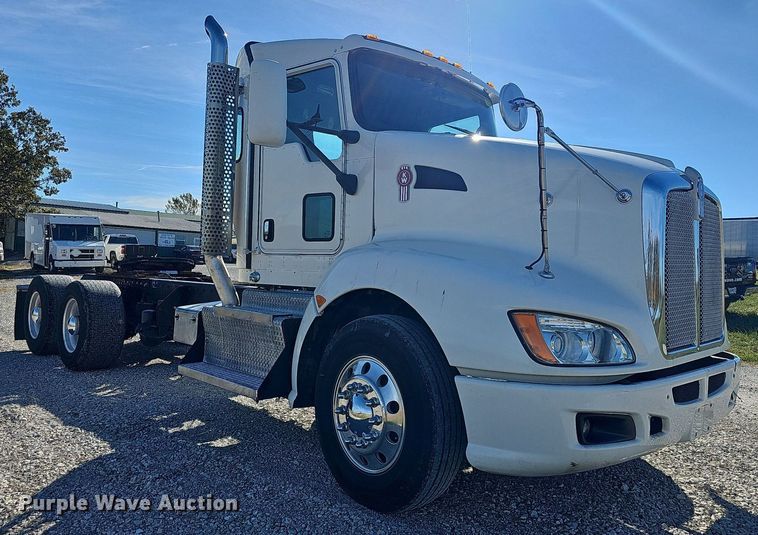 image for item NP9095 2014 Kenworth T660  semi truck