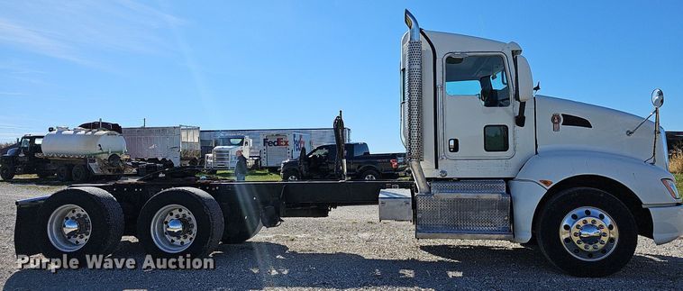 image for item NP9095 2014 Kenworth T660  semi truck