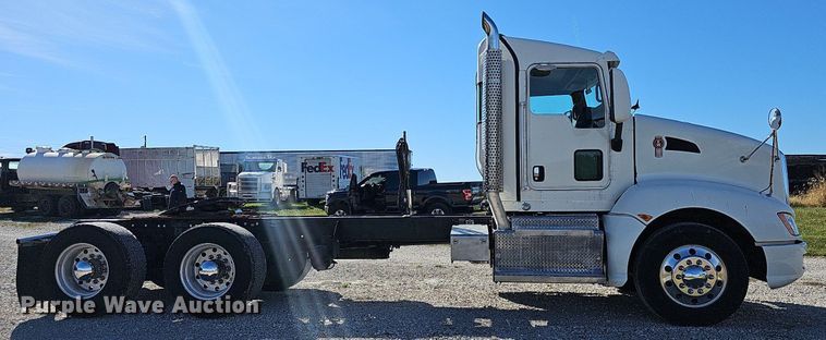 image for item NP9095 2014 Kenworth T660  semi truck