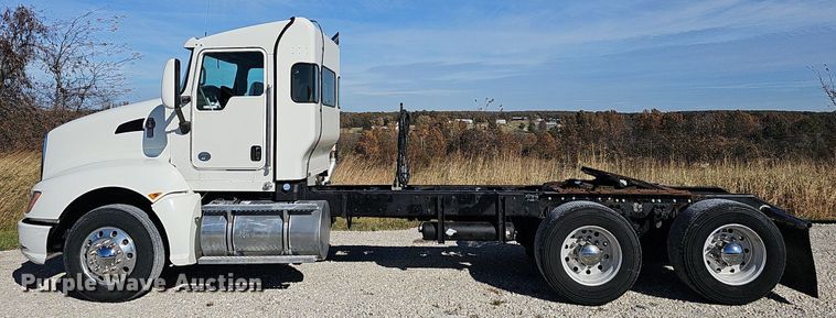 image for item NP9095 2014 Kenworth T660  semi truck