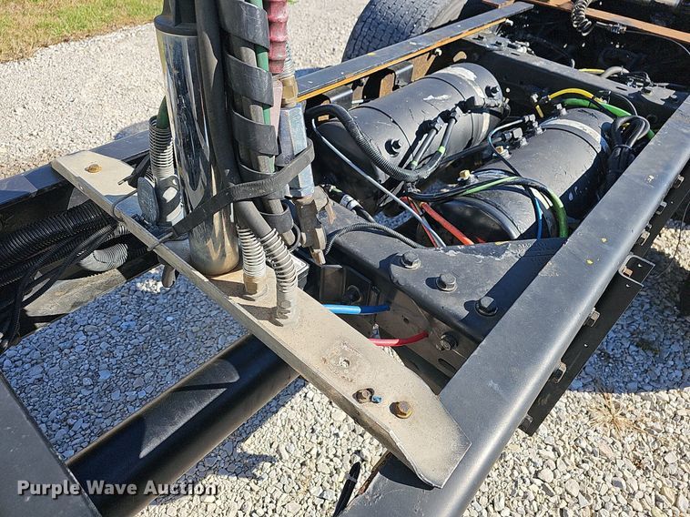 image for item NP9095 2014 Kenworth T660  semi truck