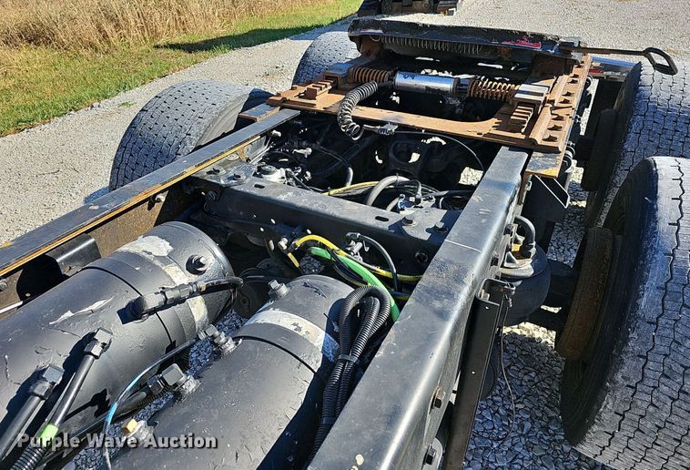 image for item NP9095 2014 Kenworth T660  semi truck