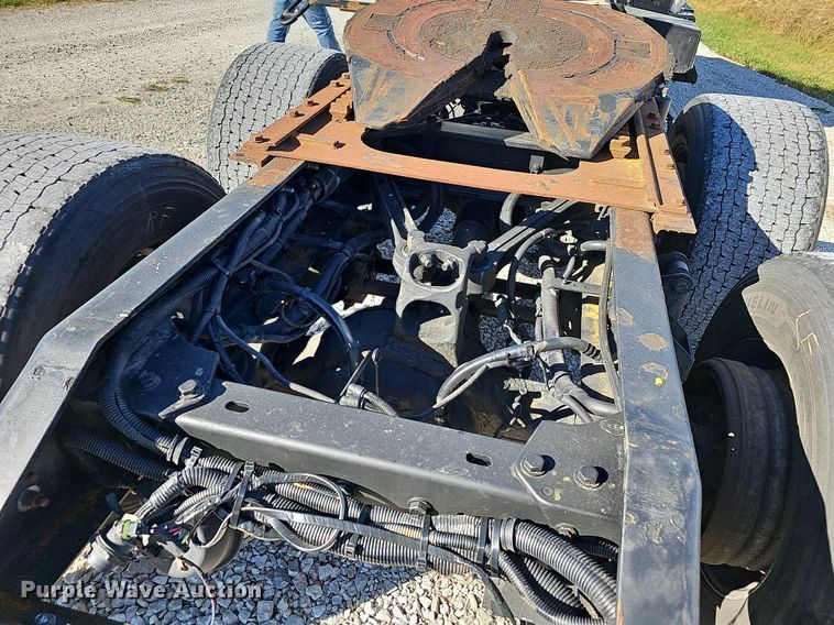 image for item NP9095 2014 Kenworth T660  semi truck