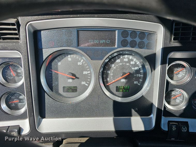 image for item NP9095 2014 Kenworth T660  semi truck