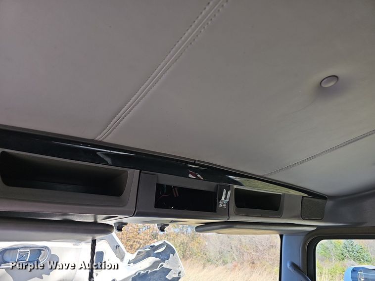 image for item NP9095 2014 Kenworth T660  semi truck