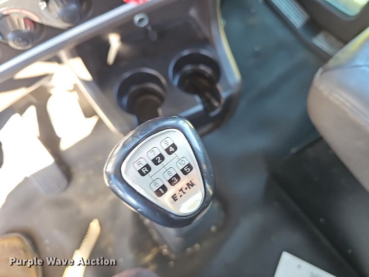 image for item NP9095 2014 Kenworth T660  semi truck