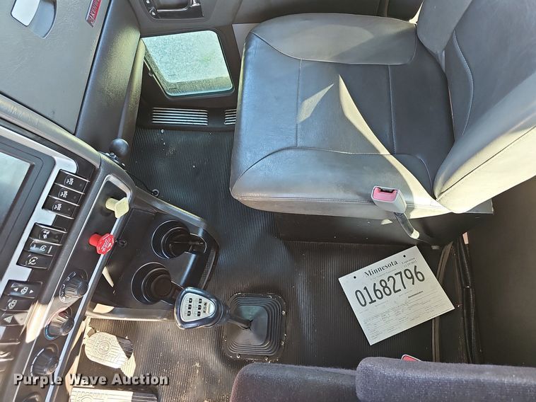 image for item NP9095 2014 Kenworth T660  semi truck