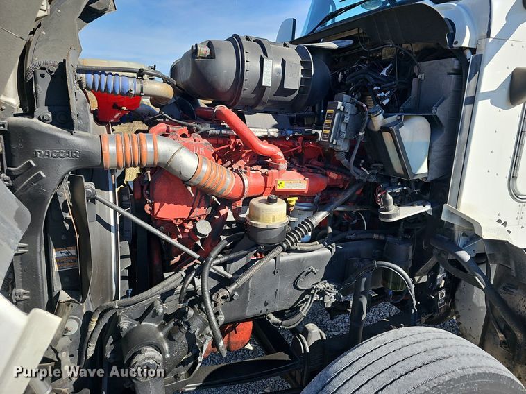 image for item NP9095 2014 Kenworth T660  semi truck