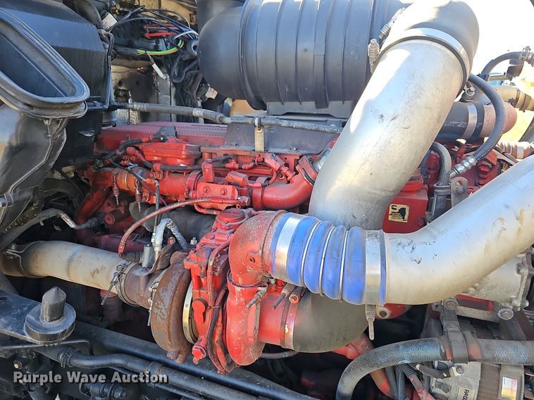 image for item NP9095 2014 Kenworth T660  semi truck