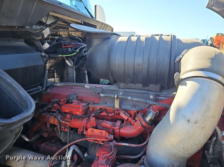 image for item NP9095 2014 Kenworth T660  semi truck