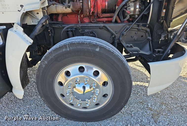 image for item NP9095 2014 Kenworth T660  semi truck