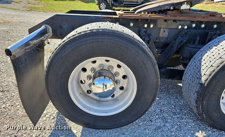 image for item NP9095 2014 Kenworth T660  semi truck