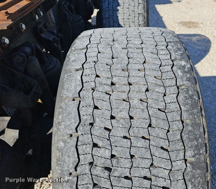 image for item NP9095 2014 Kenworth T660  semi truck