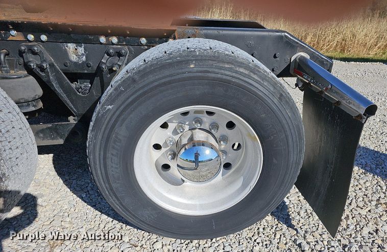 image for item NP9095 2014 Kenworth T660  semi truck