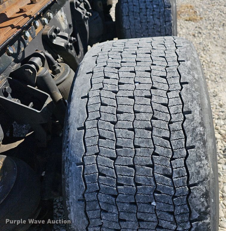 image for item NP9095 2014 Kenworth T660  semi truck