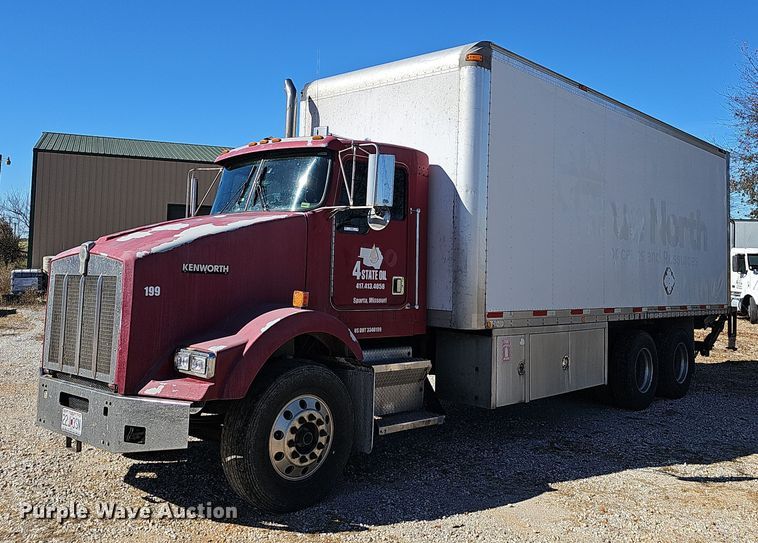 image for item NP9097 1999 Kenworth T800  box truck