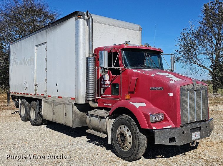 image for item NP9097 1999 Kenworth T800  box truck