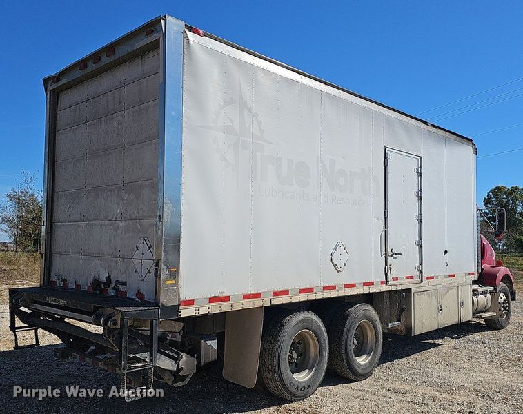 image for item NP9097 1999 Kenworth T800  box truck