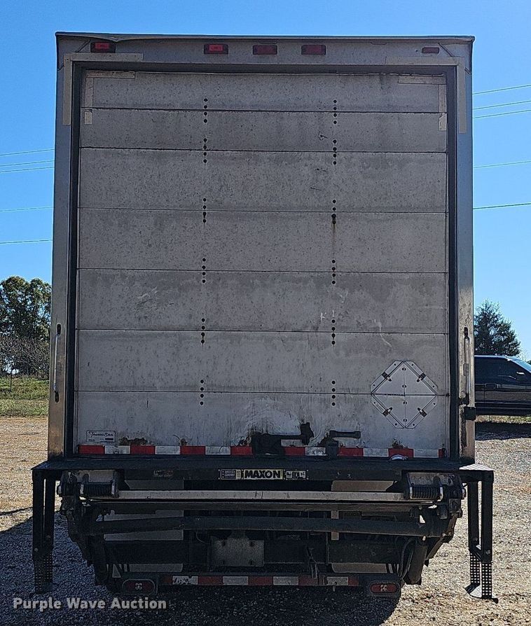 image for item NP9097 1999 Kenworth T800  box truck