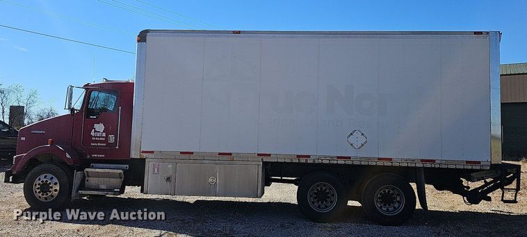 image for item NP9097 1999 Kenworth T800  box truck