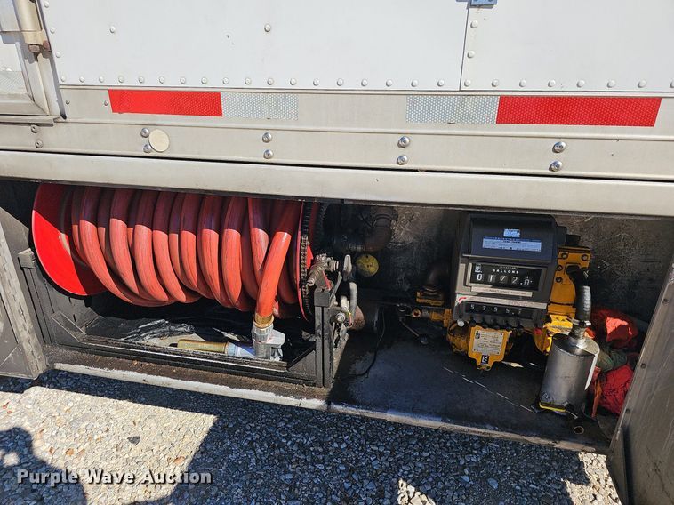 image for item NP9097 1999 Kenworth T800  box truck