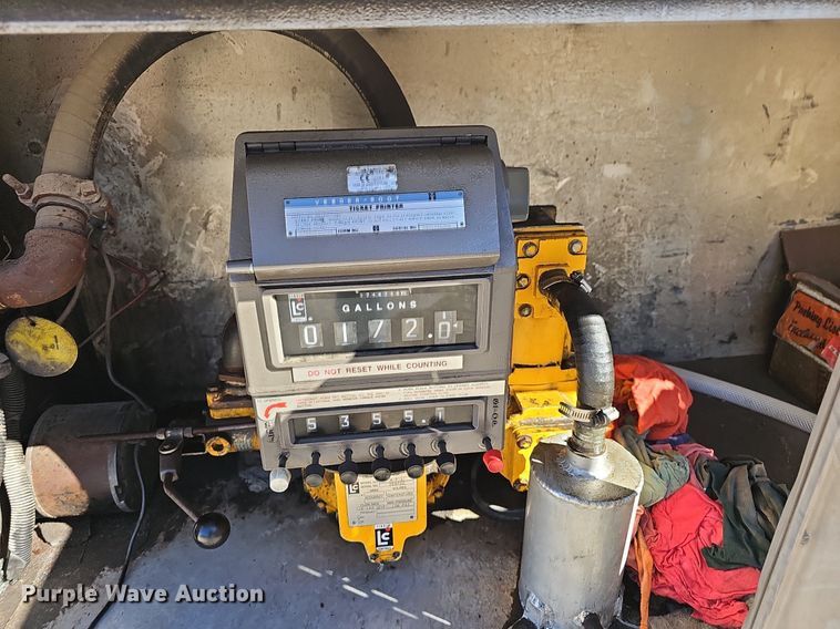 image for item NP9097 1999 Kenworth T800  box truck