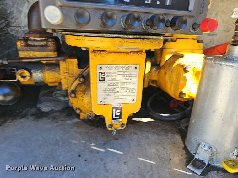 image for item NP9097 1999 Kenworth T800  box truck