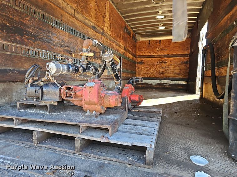 image for item NP9097 1999 Kenworth T800  box truck