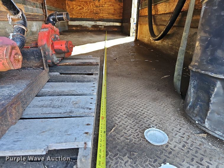 image for item NP9097 1999 Kenworth T800  box truck