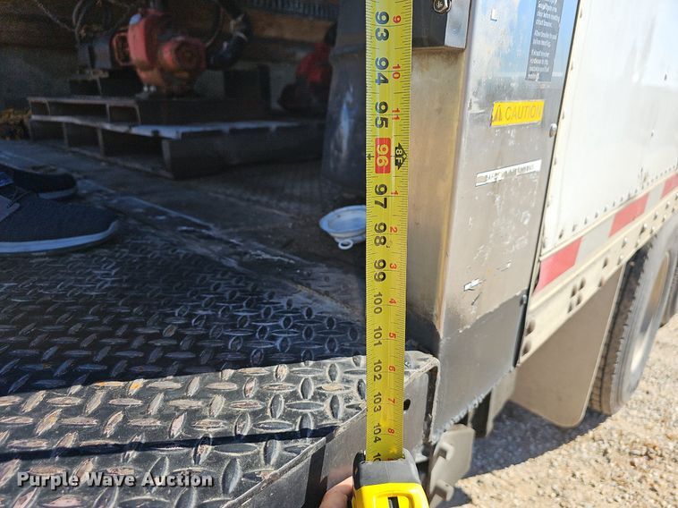 image for item NP9097 1999 Kenworth T800  box truck