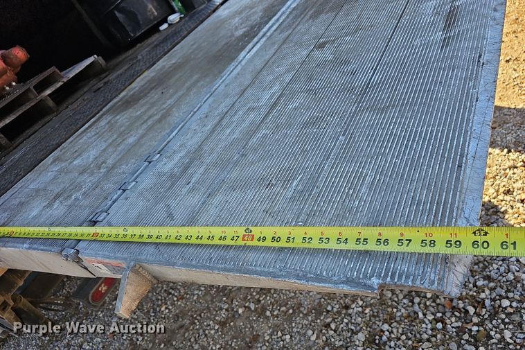 image for item NP9097 1999 Kenworth T800  box truck