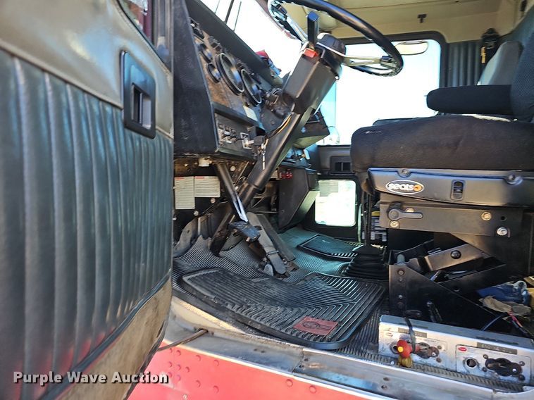 image for item NP9097 1999 Kenworth T800  box truck