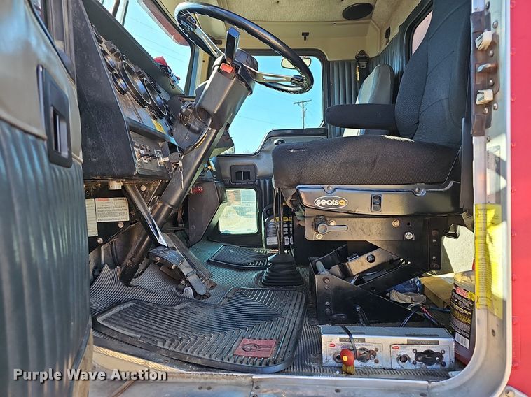 image for item NP9097 1999 Kenworth T800  box truck