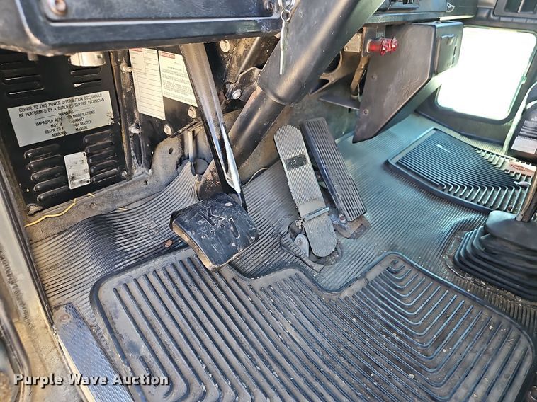 image for item NP9097 1999 Kenworth T800  box truck