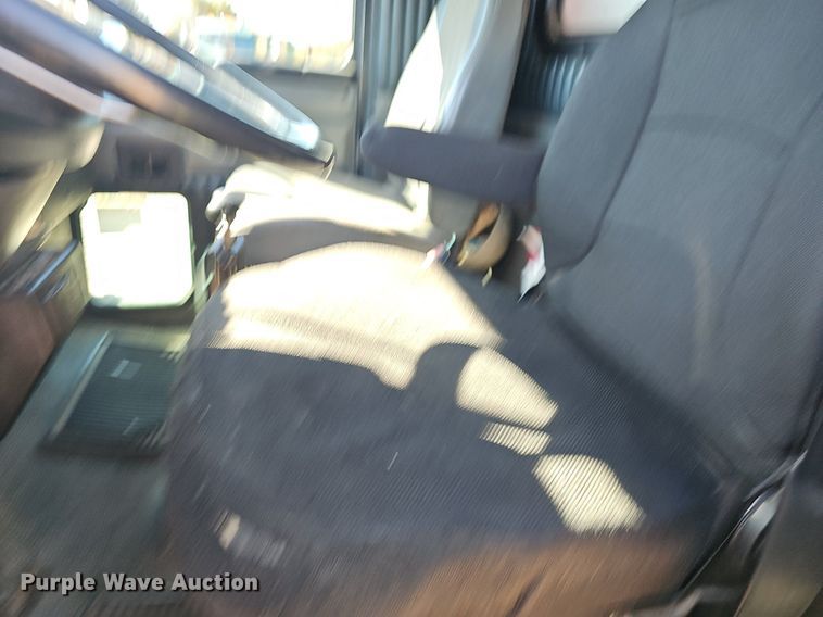 image for item NP9097 1999 Kenworth T800  box truck