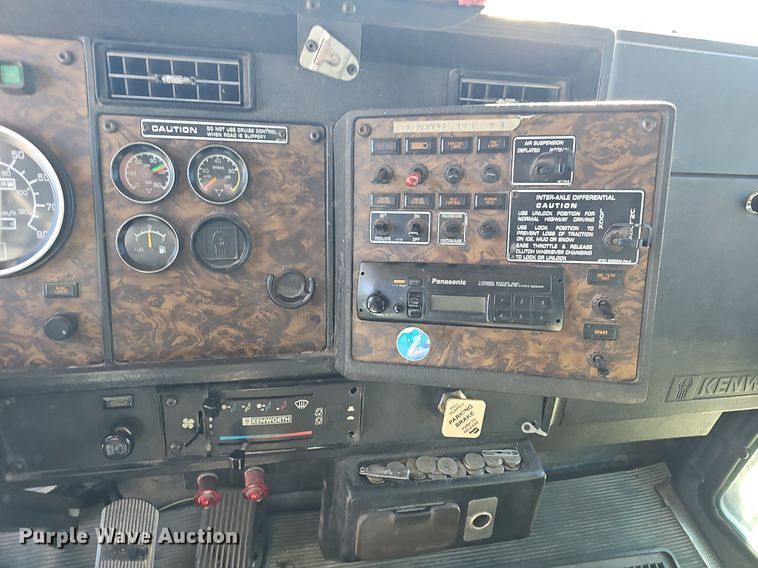 image for item NP9097 1999 Kenworth T800  box truck