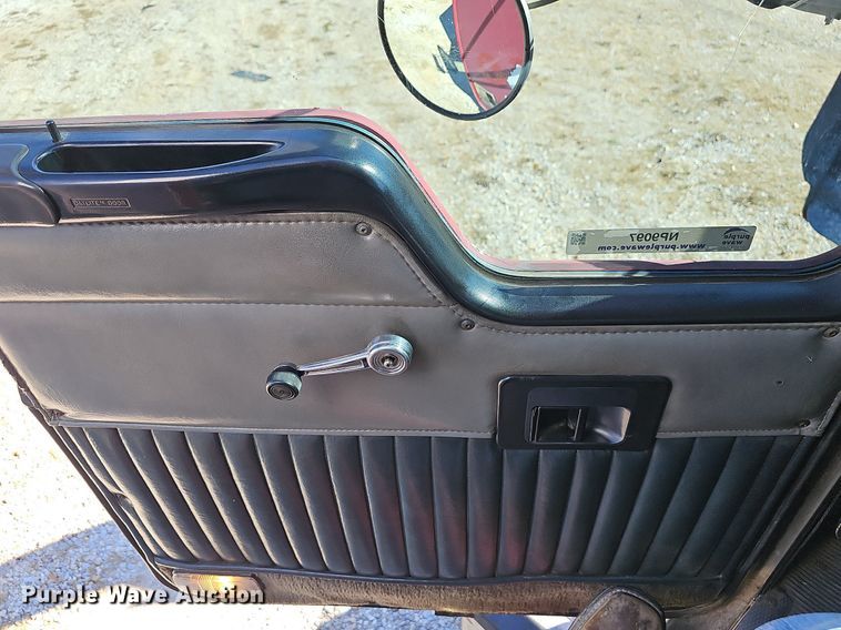 image for item NP9097 1999 Kenworth T800  box truck